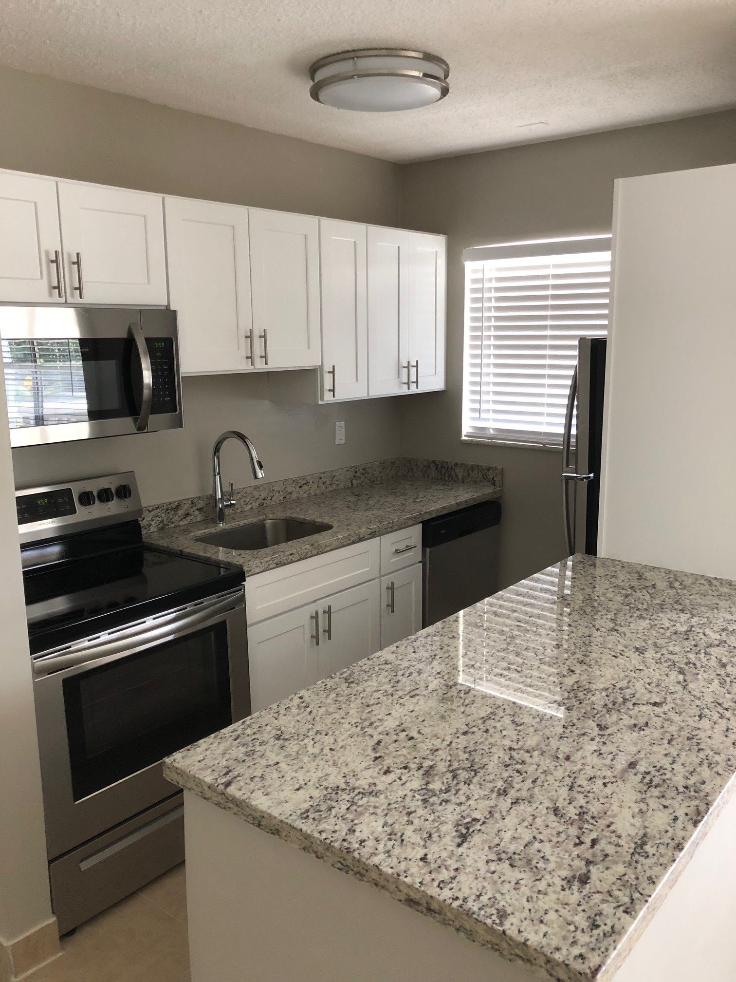530 NE 20TH ST - 4A