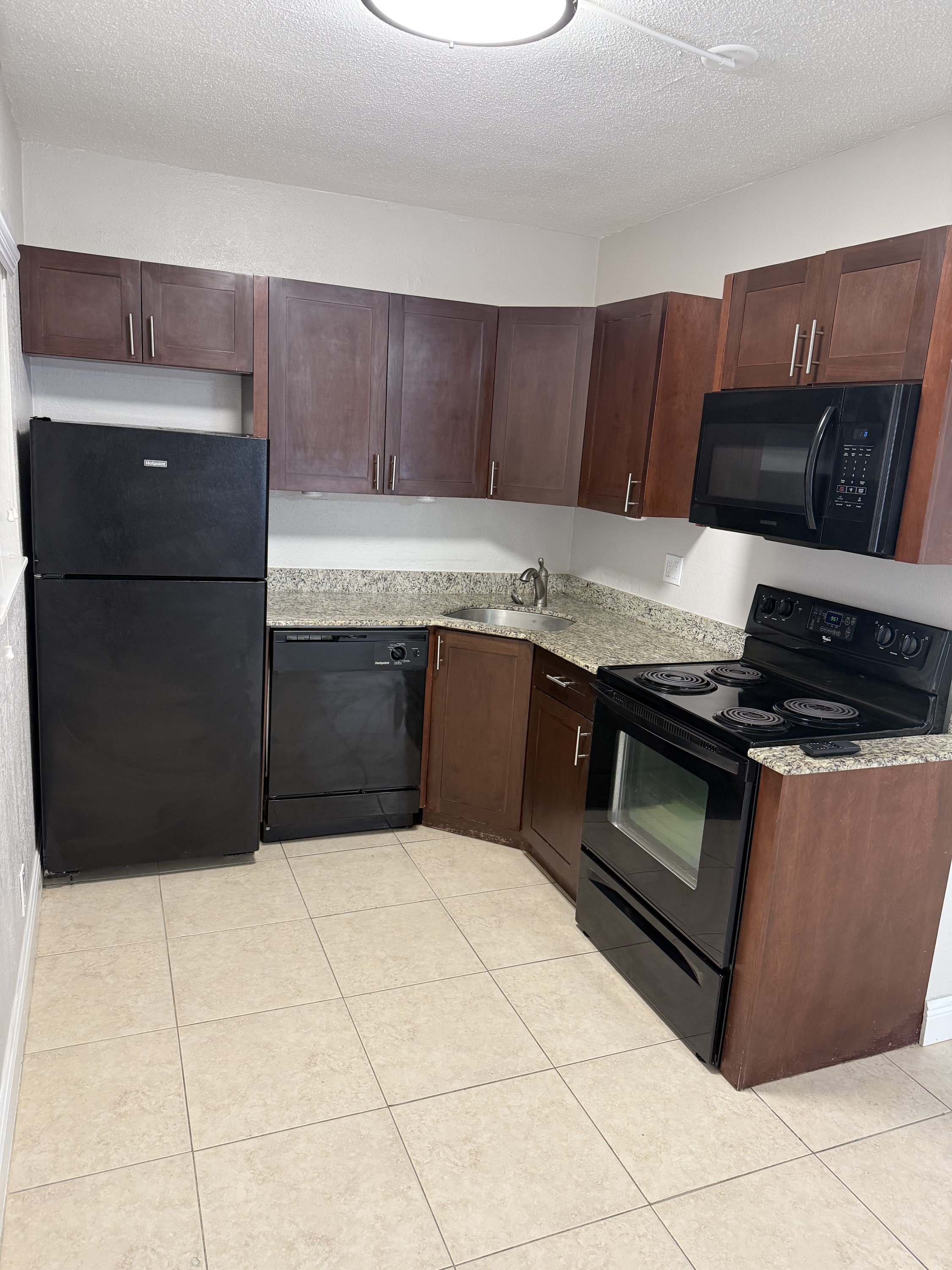 800 NE 14TH PL
